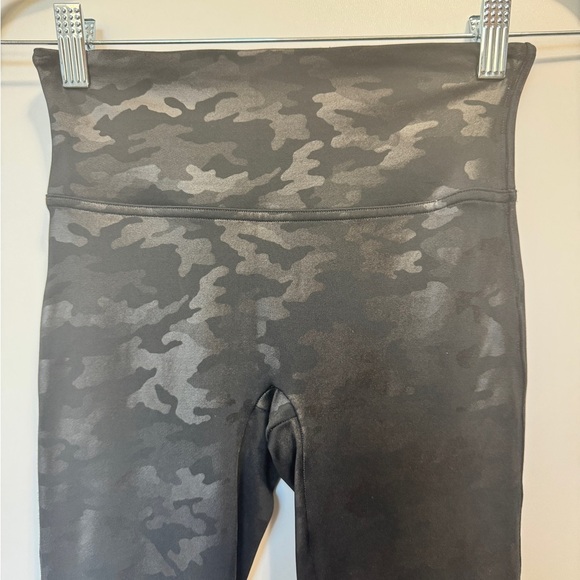 Spanx Faux Leather Camo Leggings Black - Picture 4 of 9